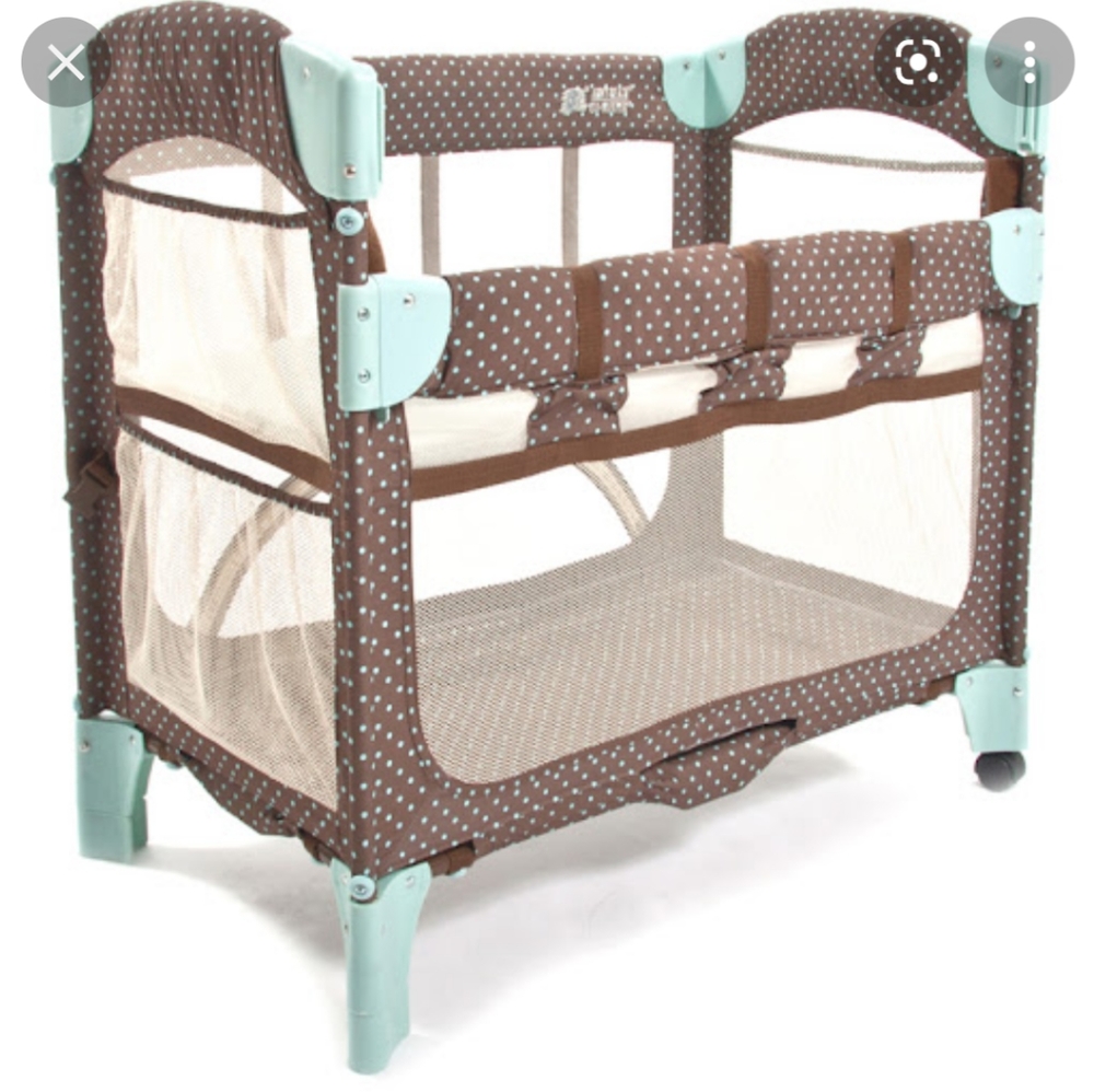 Arms Reach mini 2-in-1 brown & mint dotted cosleeper bassinet w/ leg extensions